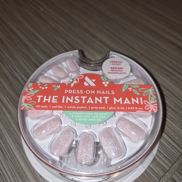 Olive and June Other - NEW Olive & June Pink Frosted Snowflake Press-On Nails